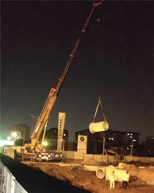 都安县“弯臂矫正”—— 吊车的 “形变补偿” 技术